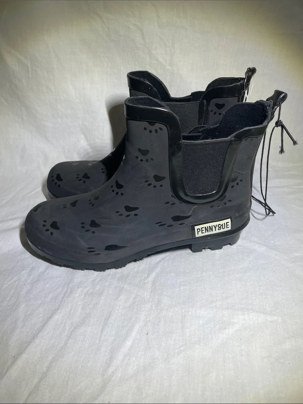 NEW PENNYSUE Women’s Chelsea Ankle Rain Boots Paw Print Gray/Black Size 6.5 / 7